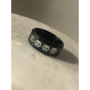 Skull Men’s wedding band style ring stainless steel size 8